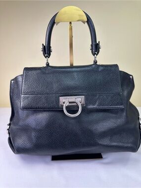 Salvatore Ferragamo Sofia Med black pebbled calfskin SHW Gancini clasp Italy